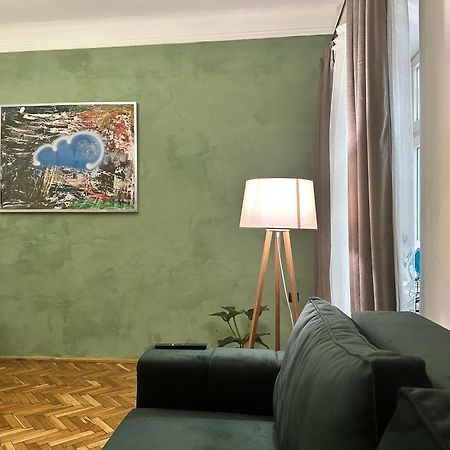Art Apartment On Kylisha Str リヴィウ エクステリア 写真