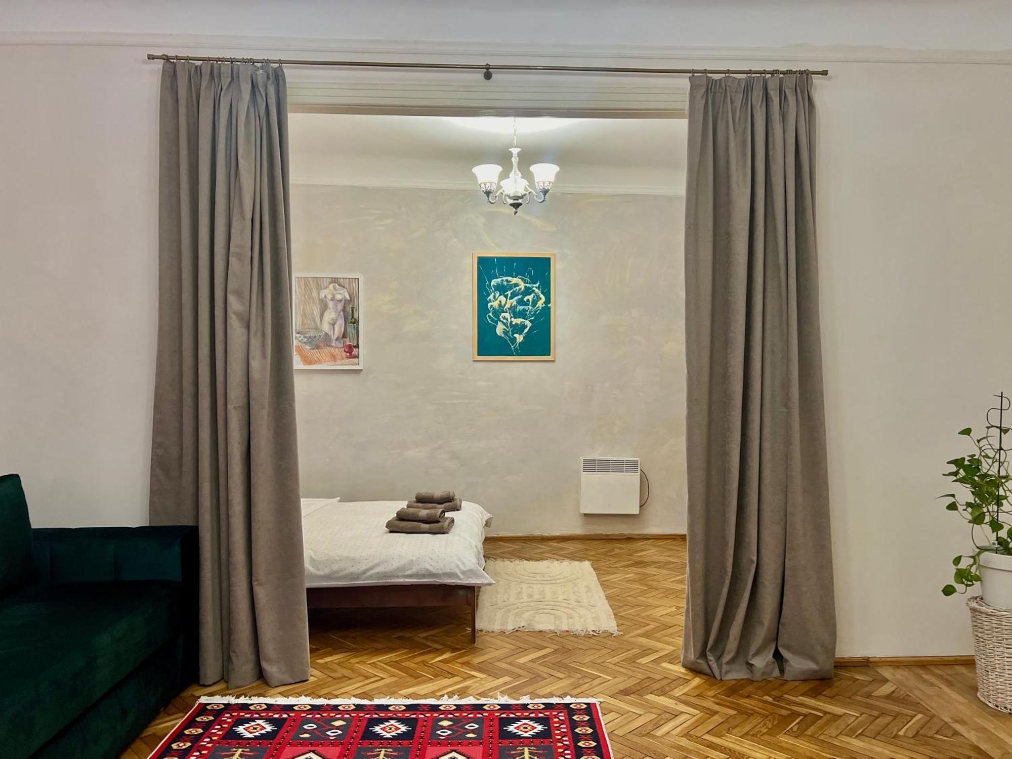 Art Apartment On Kylisha Str リヴィウ エクステリア 写真