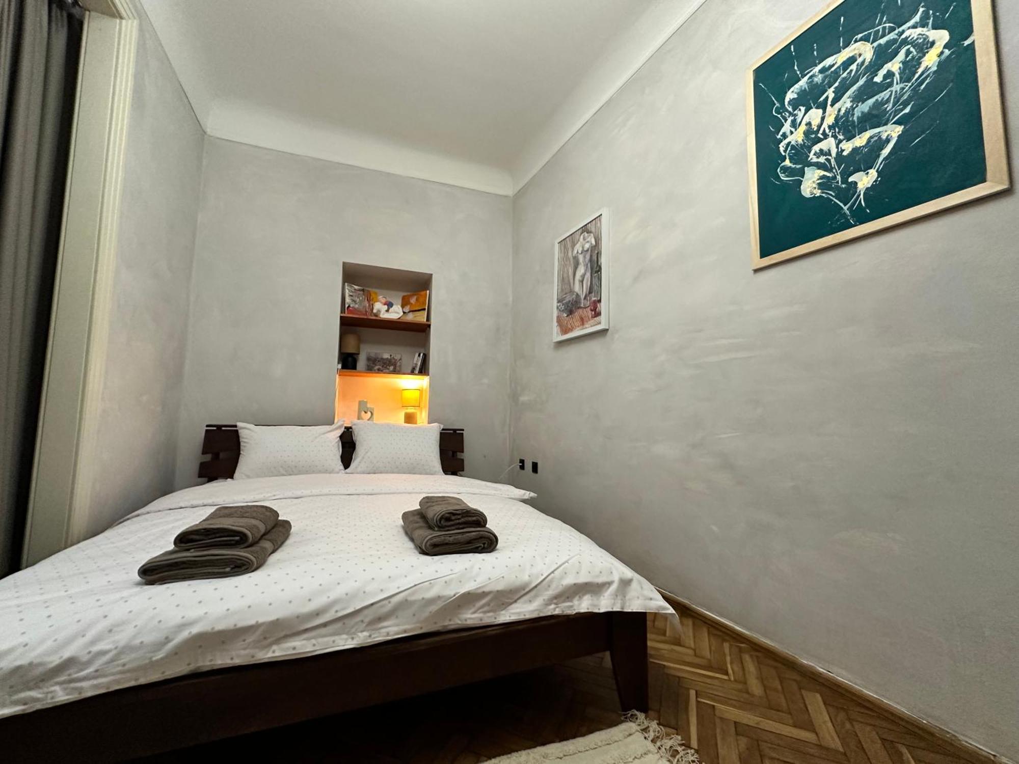 Art Apartment On Kylisha Str リヴィウ エクステリア 写真